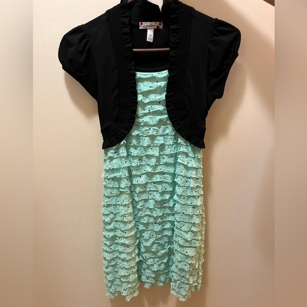 Kid’s cute sparkling green dress!